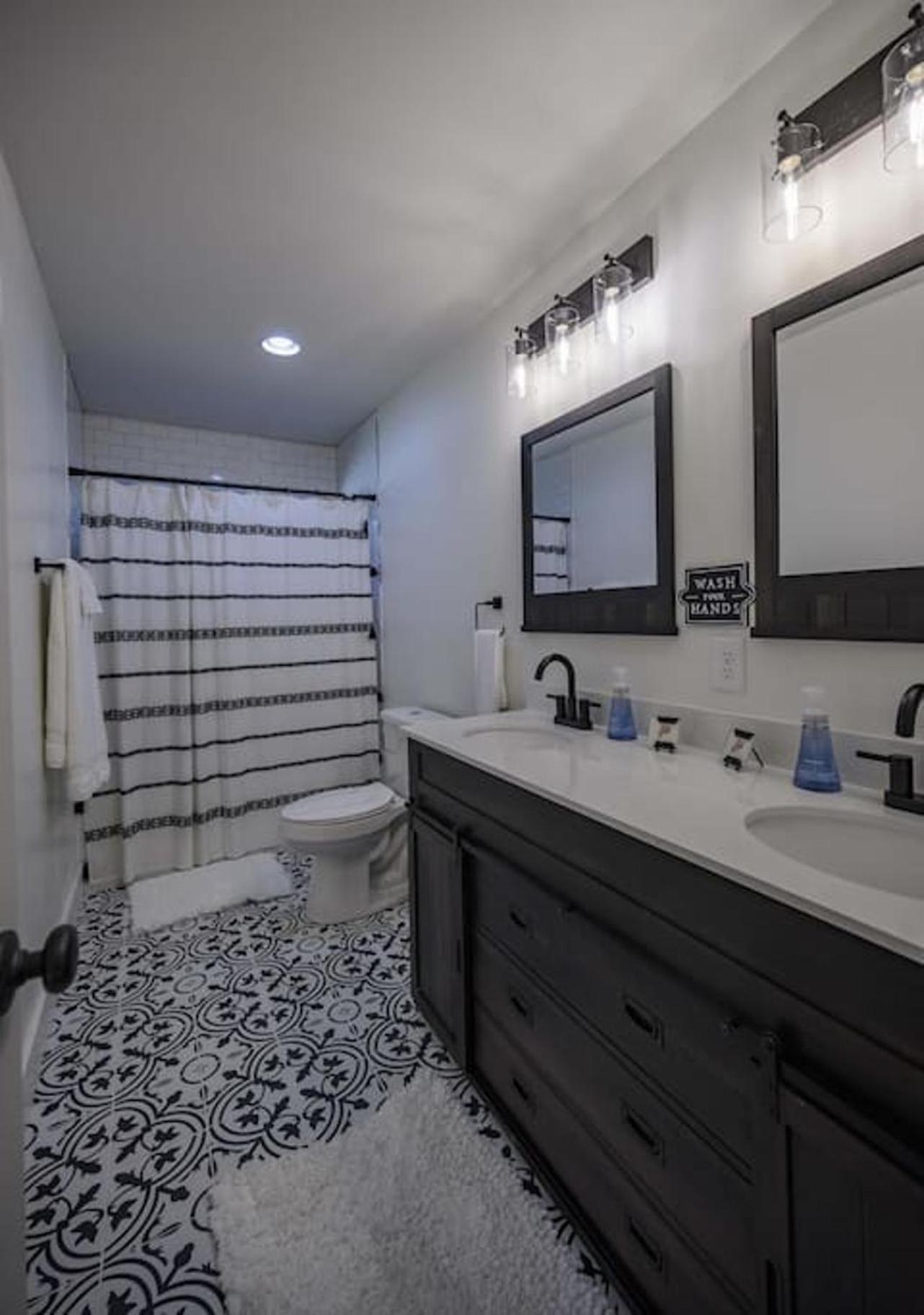 Winchester Gorgeous Renovated Home With Large & Private Lot מראה חיצוני תמונה