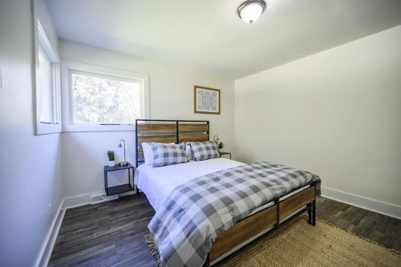 Winchester Gorgeous Renovated Home With Large & Private Lot מראה חיצוני תמונה