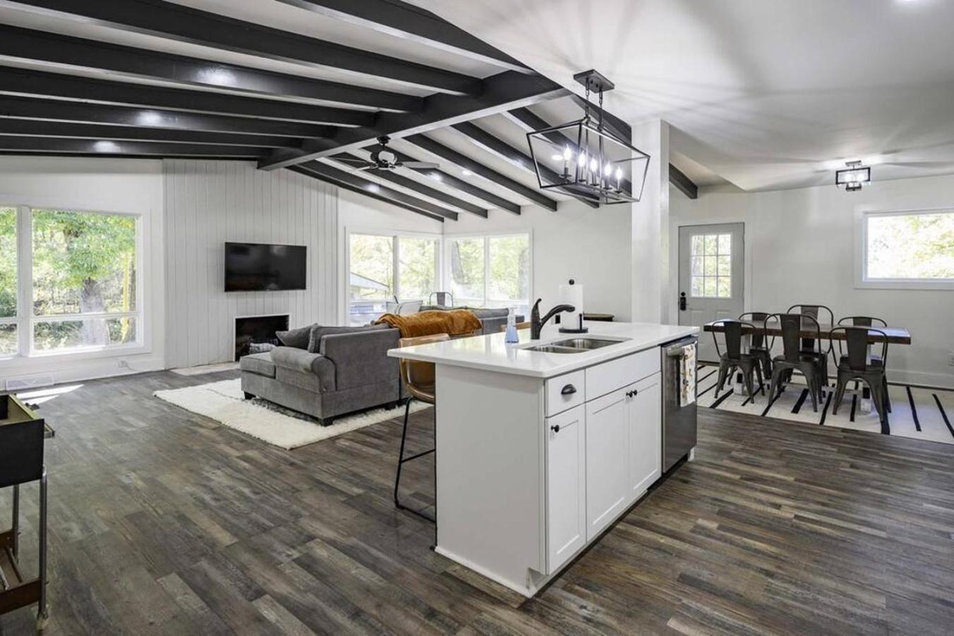 Winchester Gorgeous Renovated Home With Large & Private Lot מראה חיצוני תמונה