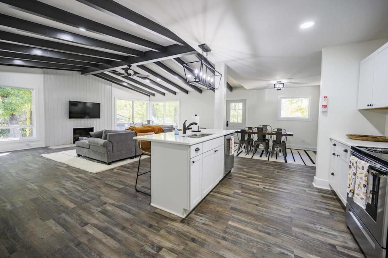 Winchester Gorgeous Renovated Home With Large & Private Lot מראה חיצוני תמונה